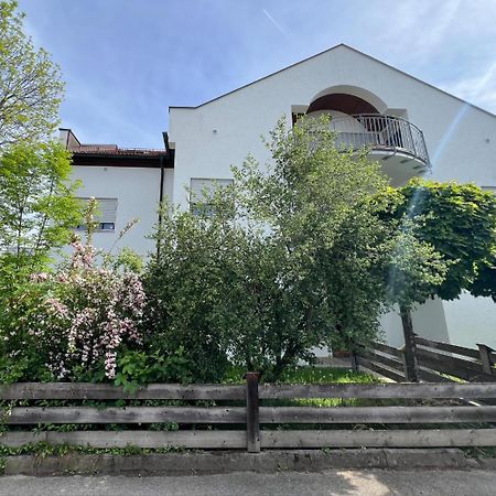 Palmen Apartment Direkt In Bad Aibling Exterior foto